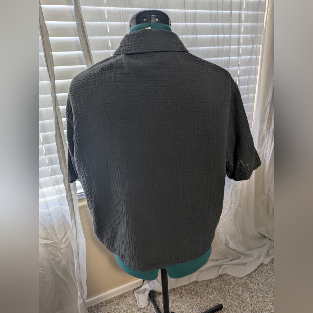 Elevated Basic - 100% Cotton Short Sleeve Button-up Shirt In Charcoal - Picture 4 of 6